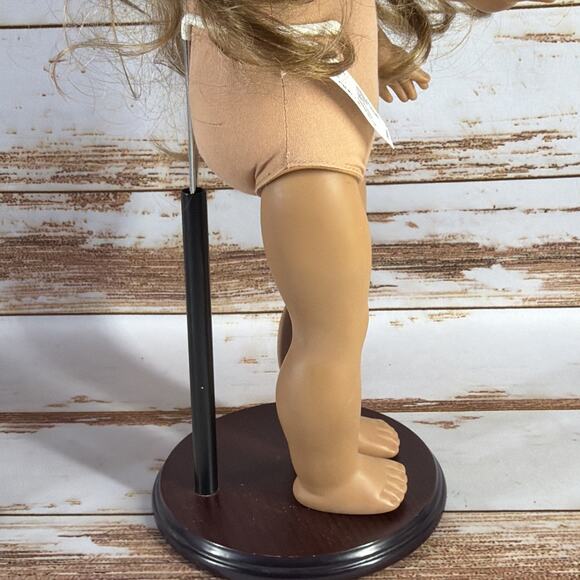 AMERICAN GIRL DOLL Tan Skin, Green Eyes, Light brown Hair Leah Clark - Picture 6 of 10